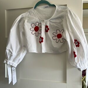 Gimaguays white cropped embroidered button up shirt size small